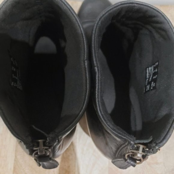 Clark's Enfield Tess Leather Ankle Boots - Picture 13 of 16